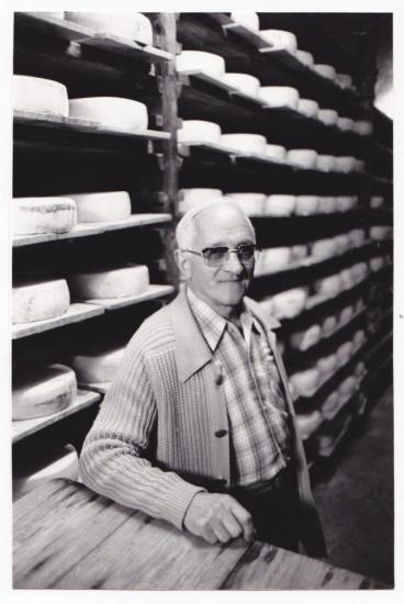 1-martin-dans-ses-caves.jpg