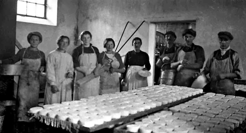 1920 st sauveur de carrouges fromagerie personnel salle de fabrication