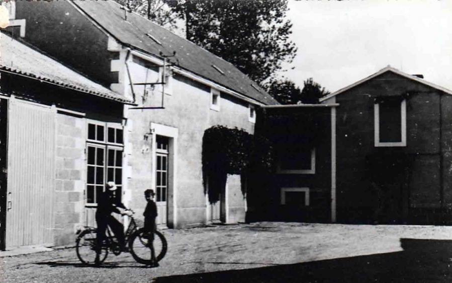 79-La-Chapelle-Thireuil-1a Photo laiterie